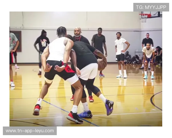 哈登的进攻艺术：后撤步三分与罚球技巧