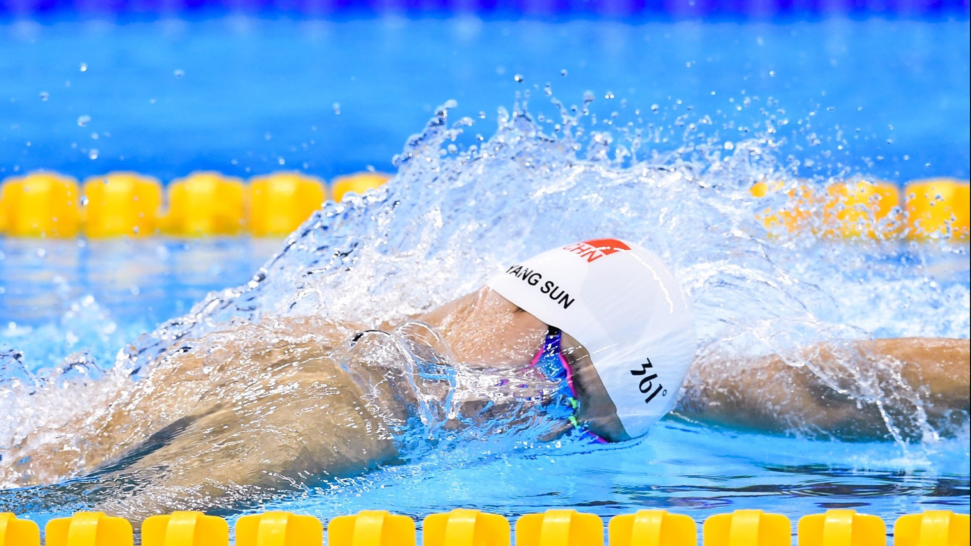 爱游戏app-世俱杯：现场直击比赛氛围与观众反应，世俱杯 赛制